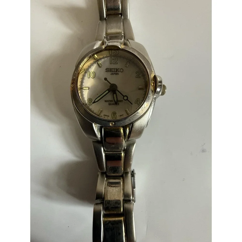 Seiko 7N89-5000 R1 Vintage Quartz Watch Silver Tone Japan Rare Retro